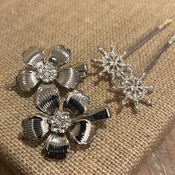 Claire’s Silver HairClips. NEW with tags - Picture 3 of 14